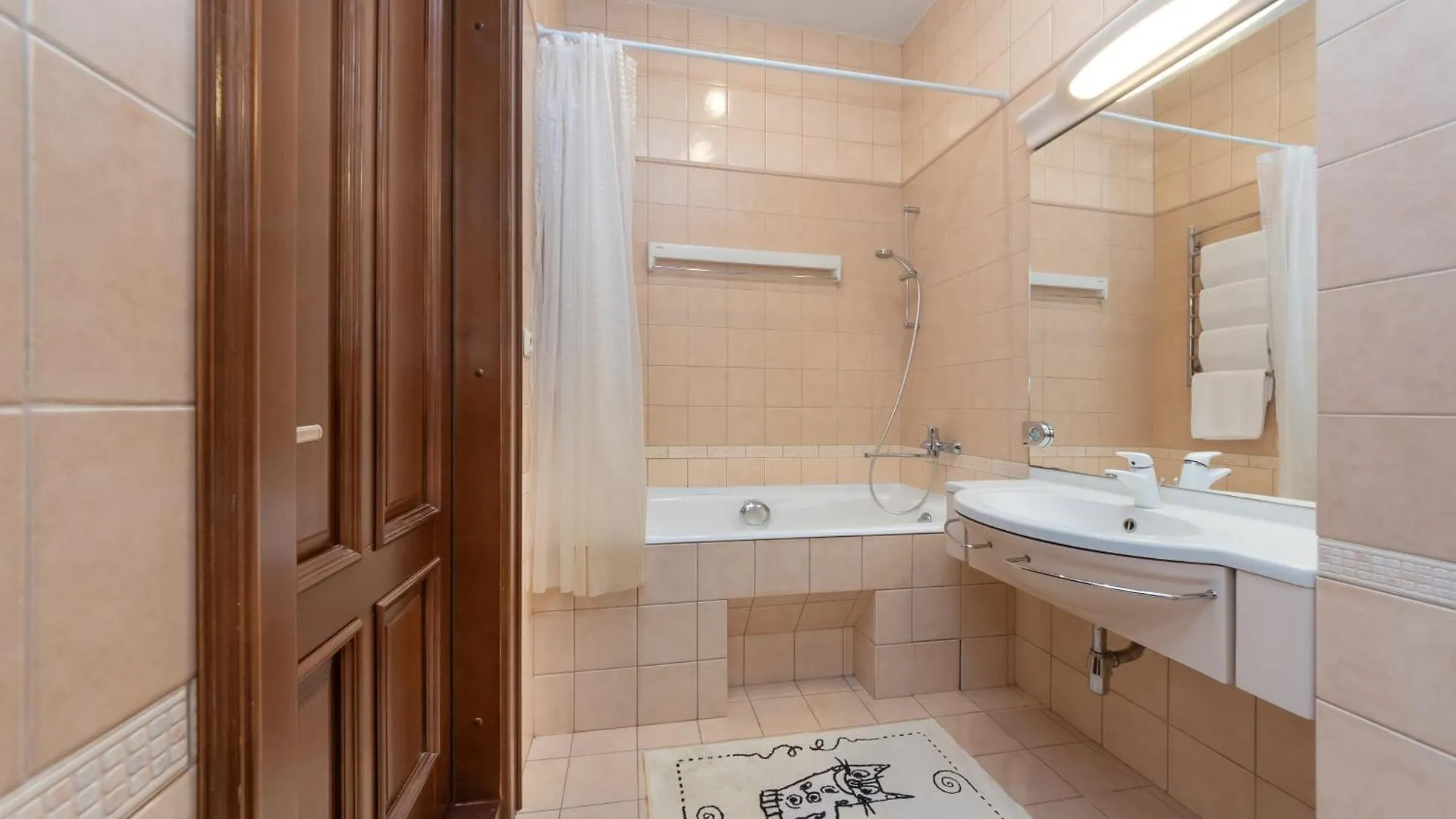Apartment 2Х Комнатная, Крещатик 23, Vip, Центр, Просторная, Тихая Kyiv
